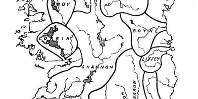 Leere Karte von Irland mit Flüssen und Bergen